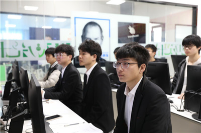 游戲大咖進(jìn)校園 解鎖行業(yè)前沿技術(shù)，賦能新華學(xué)子編程夢(mèng)想